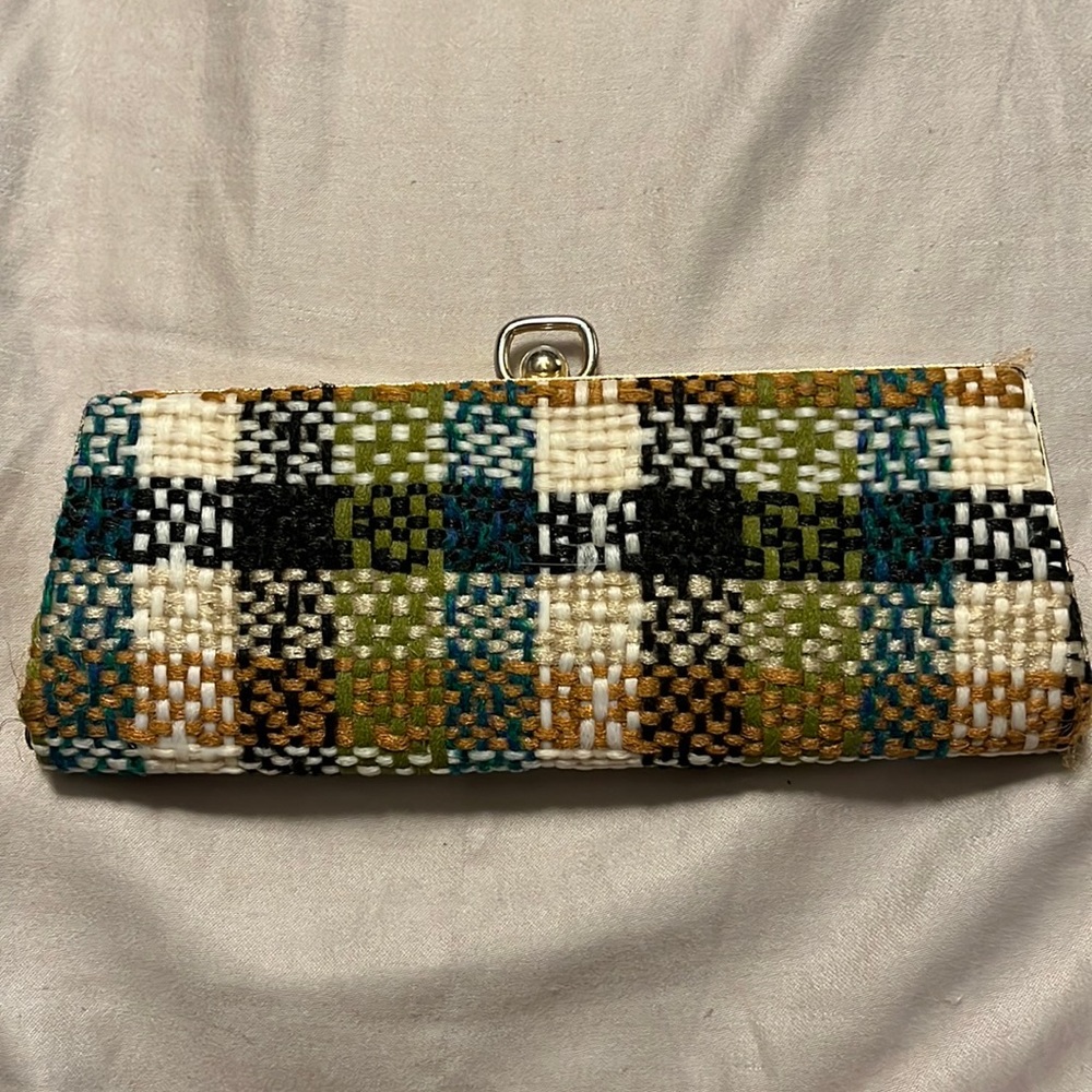 Vintage kiss clasp pouch.